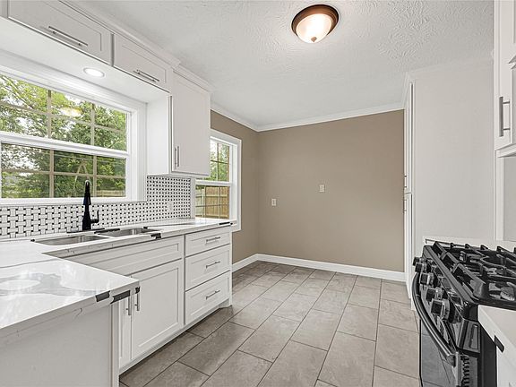 5th image of 8526 Vennard Rd