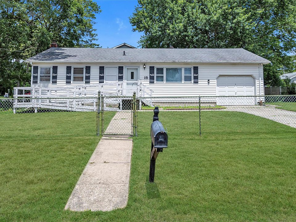 1st image of 15 Pinelawn Avenue