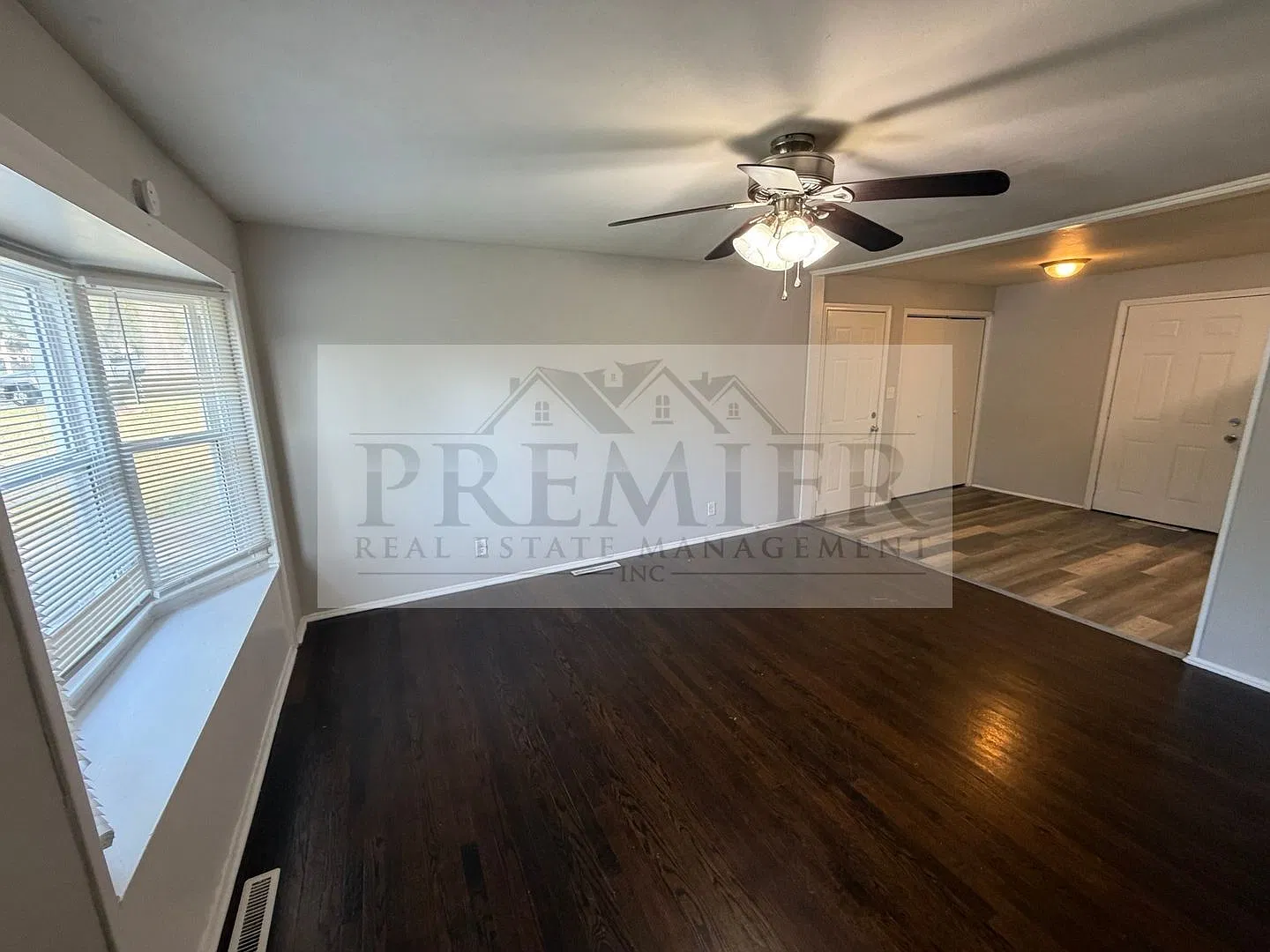 3 Bd/1 Ba -8619 Winchester Ave, Kansas City, Mo 64138 Rent $1450- All On One Level! Fresh Updated... — Photo 4