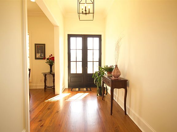 4th image of 514 Newbury Dr