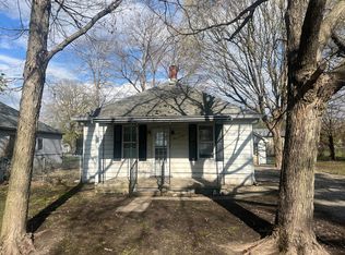 104 S West St, Stonington, IL
