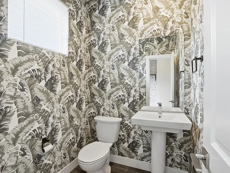 1518 N Newton St — Photo 21