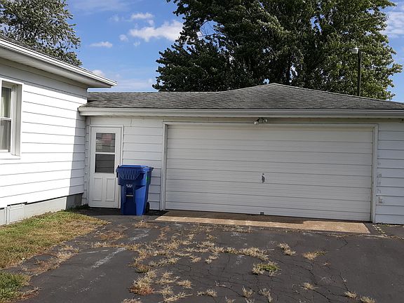 3rd image of 2267 Union Ave