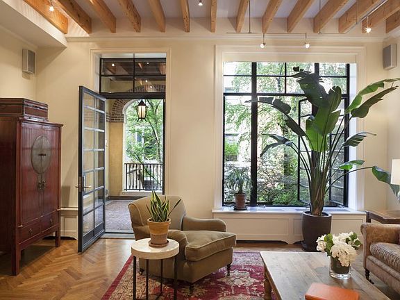 4th image of 41 W 70th St