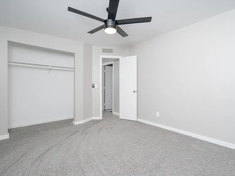 5010 W Beverly Ln — Photo 17