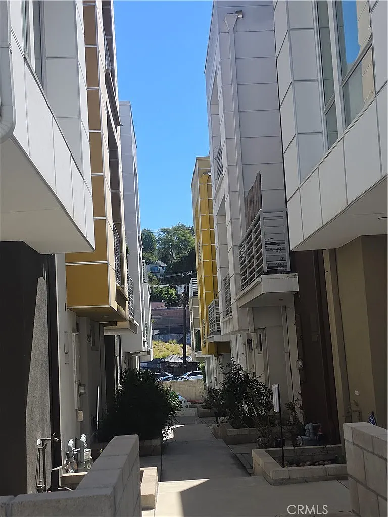 2 bed, 1219 sqft, $4,495 — Photo 2