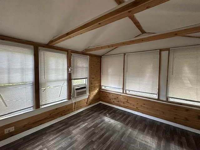 2 bed, 1.0 bath, 2478 sqft, $1,200 — Photo 4