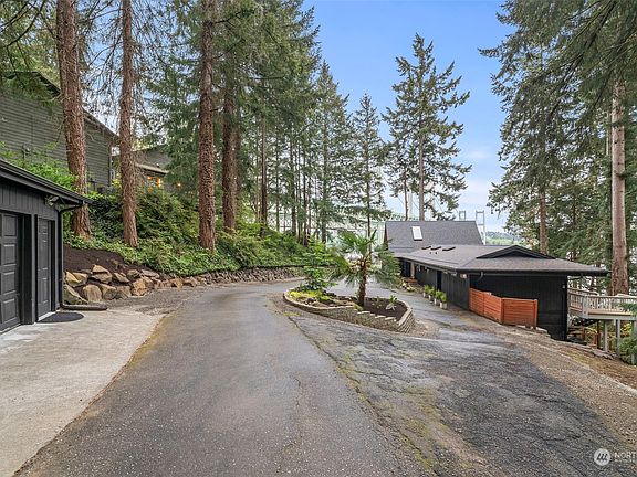 3rd image of 1719 Weatherswood Drive NW