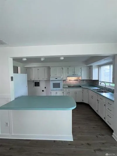 1336 Maplegrove Dr — Photo 5