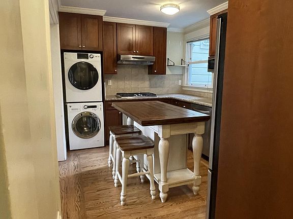 3rd image of 33 Bernard St