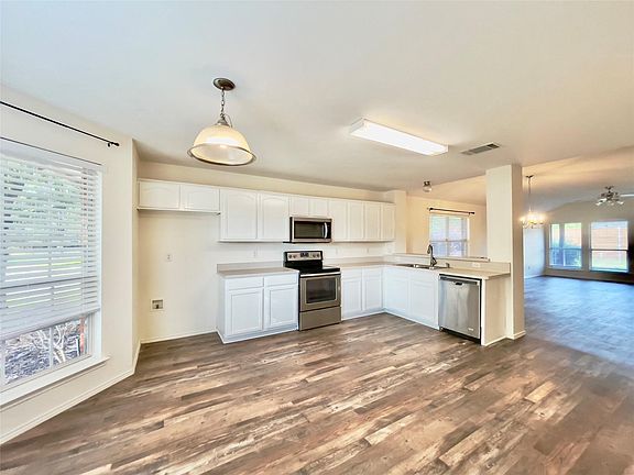 4th image of 9117 Bastille Way