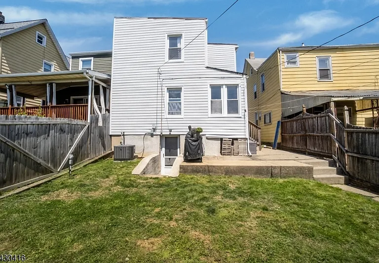 62 Lewis St — Photo 2