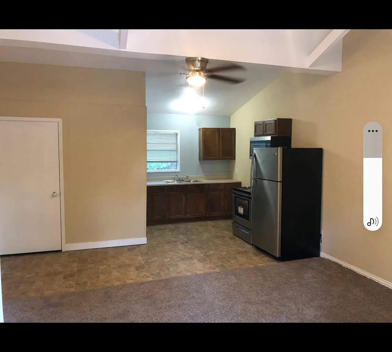2 bed, 1000 sqft, $1,050 — Photo 2