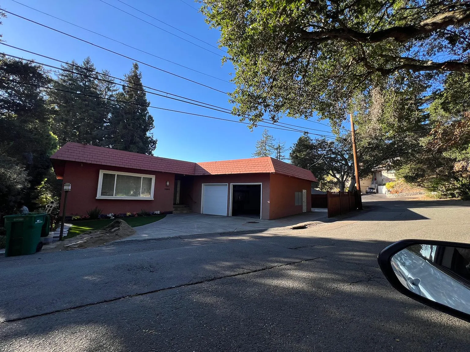 2 bed, 1.5 bath, 1024 sqft, $2,700 — Photo 1