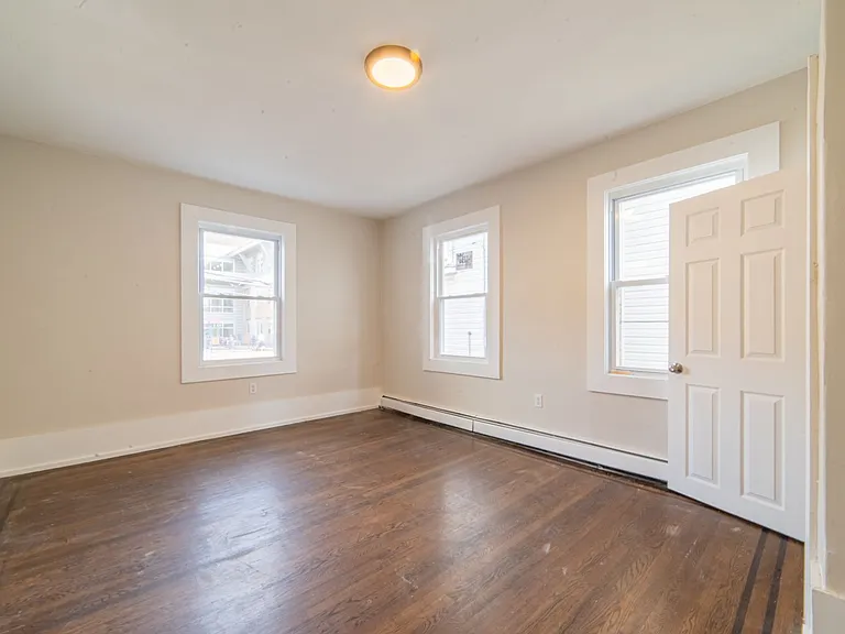 21 N Laclede Ave — Photo 5