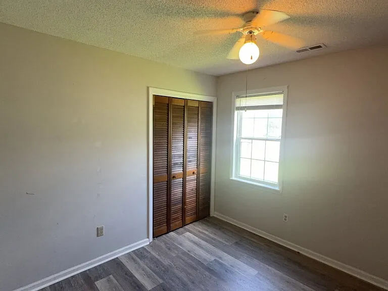 902 Laurel Ln — Photo 8