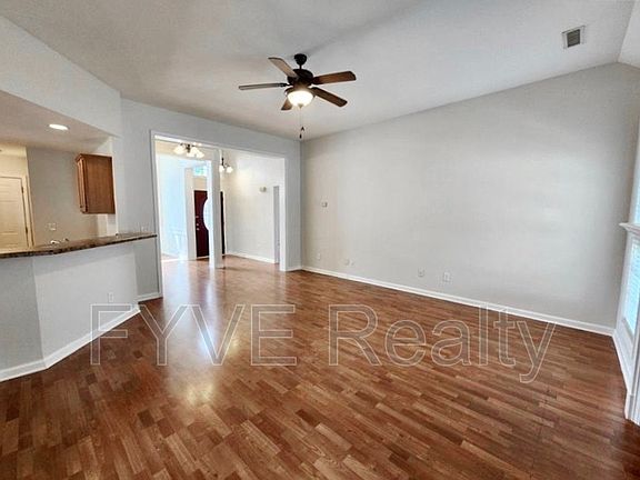 4th image of 402 Indian Park Dr