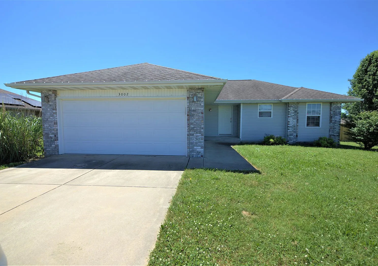 3 Bedroom in a Convenient Location — Photo 2