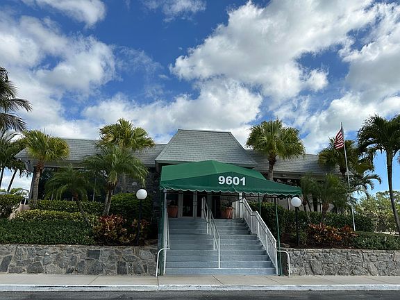5th image of 18081 SE Country Club Dr APT 19-189