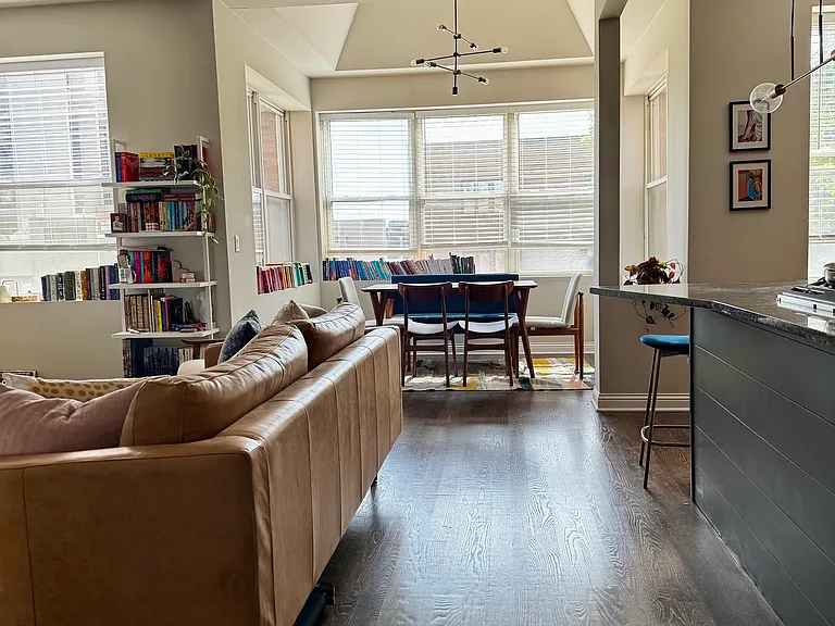 1122 N Oakley Blvd #D — Photo 2