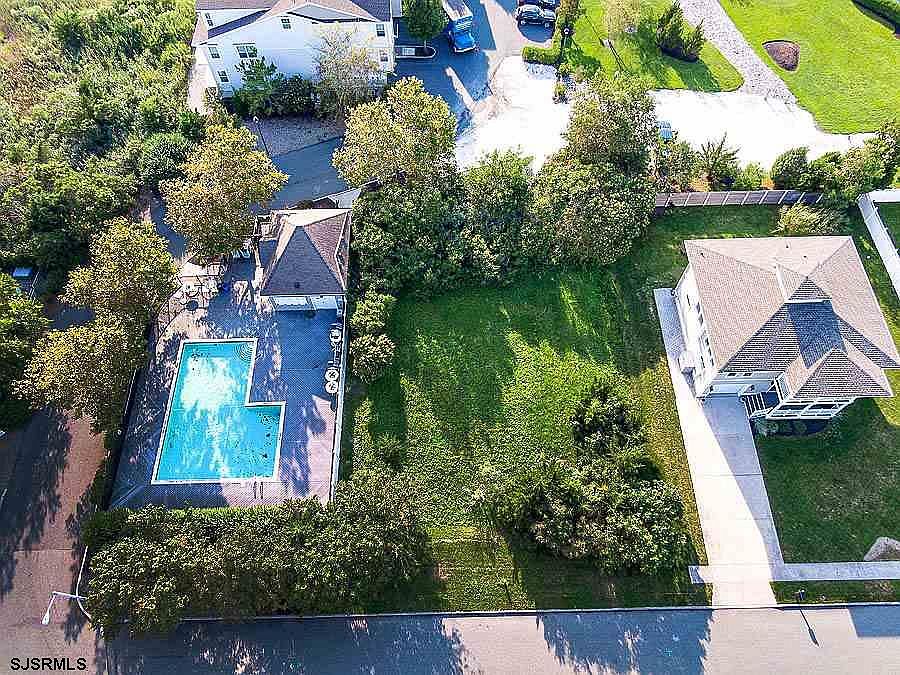 1st image of 10 Woodlawn Ave