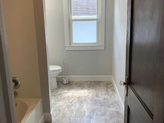 4th image of 1267 Gladys Ave