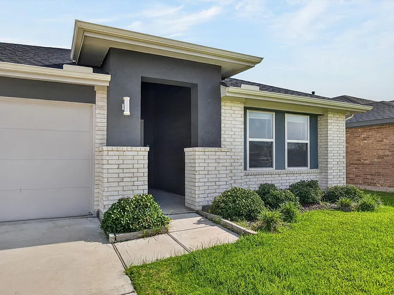 29510 Paytons Park Ct — Photo 1