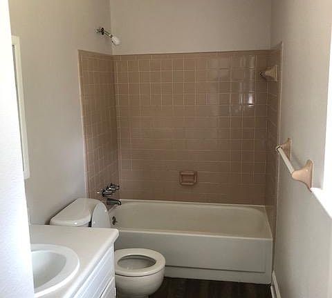 4th image of 4372 Wellington Dr