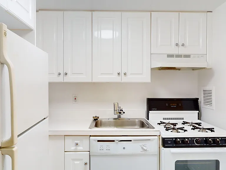 1 Astor Pl #4F — Photo 6