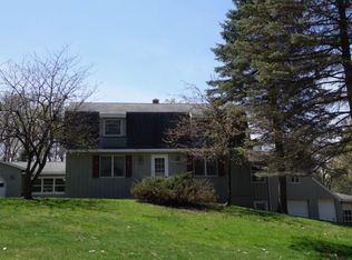 16 Dunbar Rd, Hudson, NY 12534