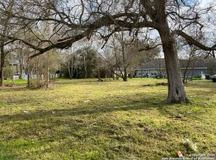 917 Proctor St, Lockhart, TX 78644