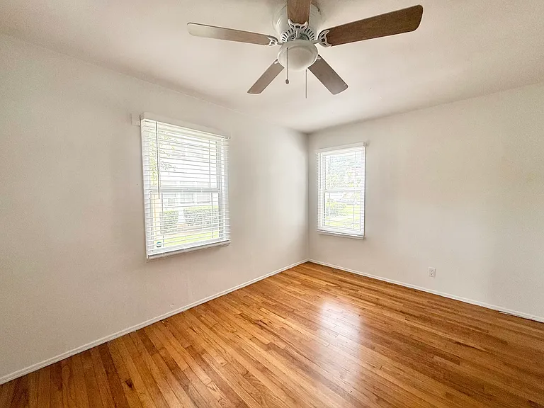 2453 Silver Lake Blvd Property — Photo 8