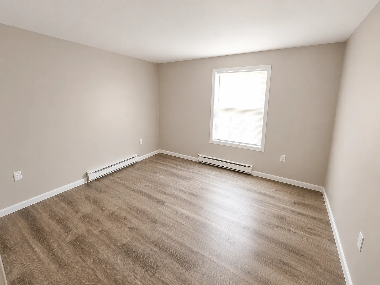 2 bed, 650 sqft, $1,820 — Photo 3