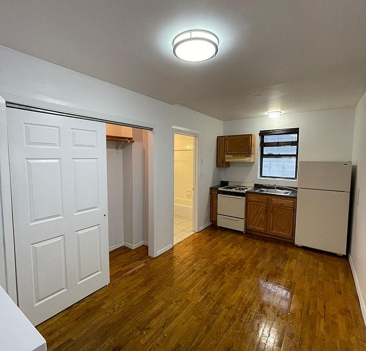 1st image of 17 Stanton St APT 1