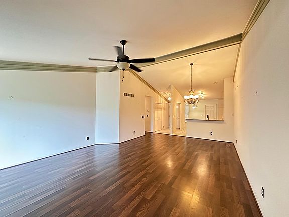 4th image of 22841 Woodcreek Dr