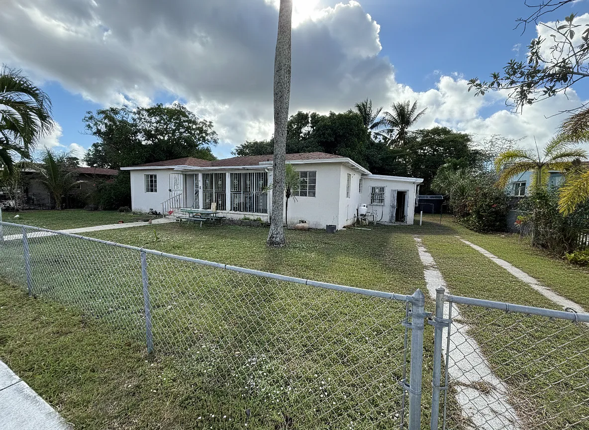1330 Kasim Street - 1 — Photo 3