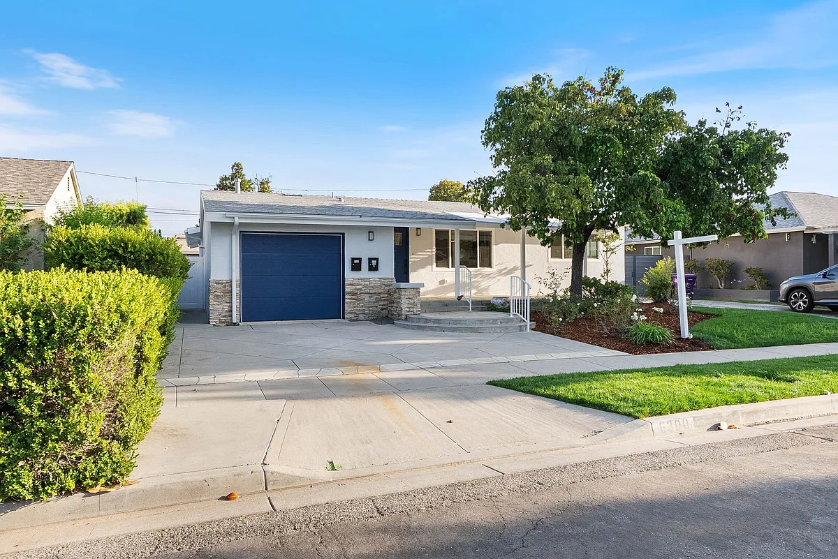 Building Photo - 6300 E Fairbrook St