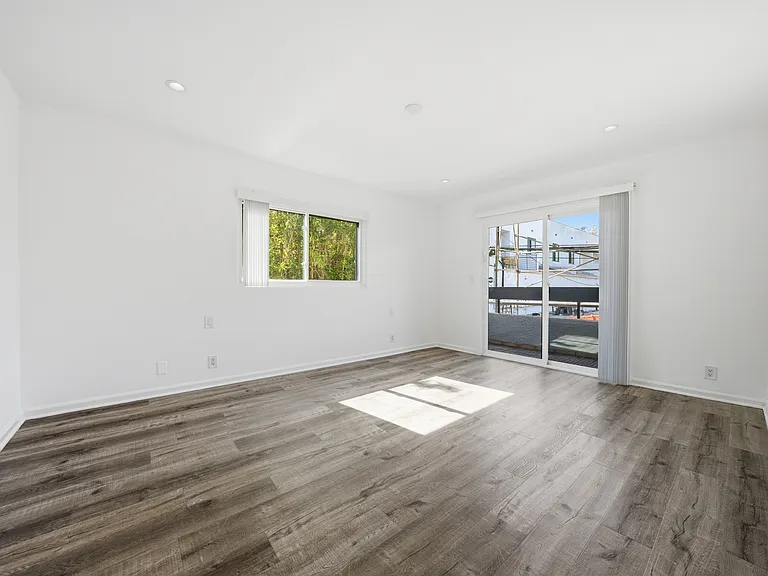1037 N Vista St #206 — Photo 8