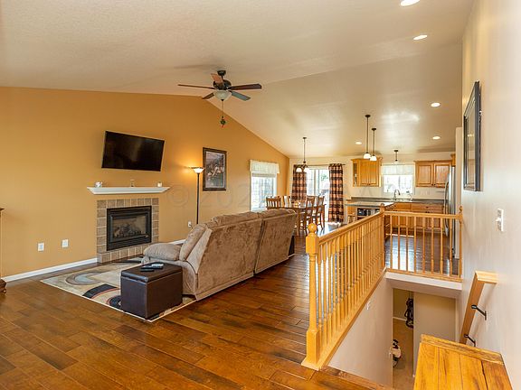 5th image of 829 16th Avenue Ct W