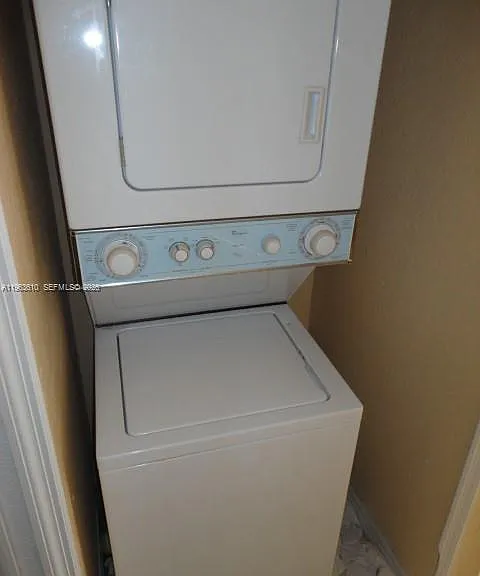 875 SW 6th Pl #TOWNHOUSE — Photo 4