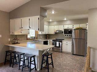 559 Cherry Wood Dr, Oregon, WI 53575