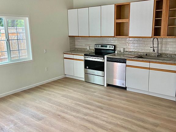 5th image of 1829 Fern St #1