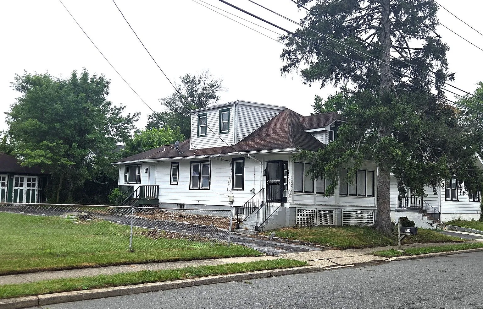 "Spacious 5BR Home Near TCNJ Large Yard & Flexible Living!" — Photo 2