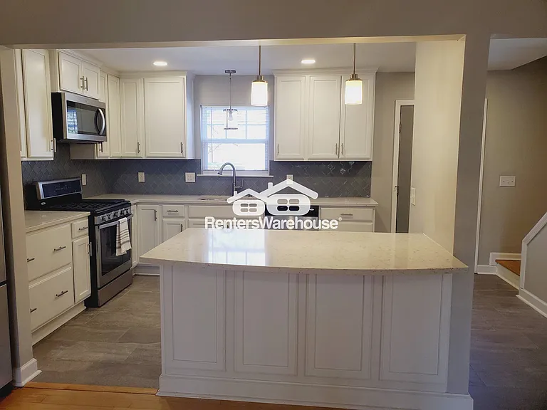 1017 Travelers Trl NW — Photo 3