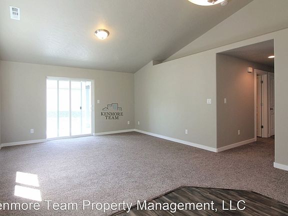 3rd image of 680 Marysville Way