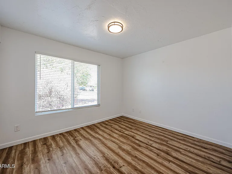 2602 E Charleston Ave — Photo 9