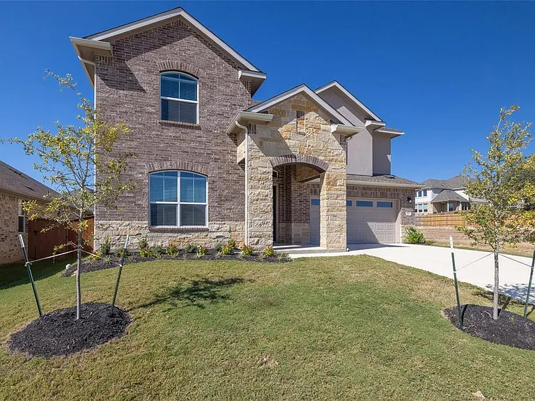 113 Shadow Oak Cv — Photo 2