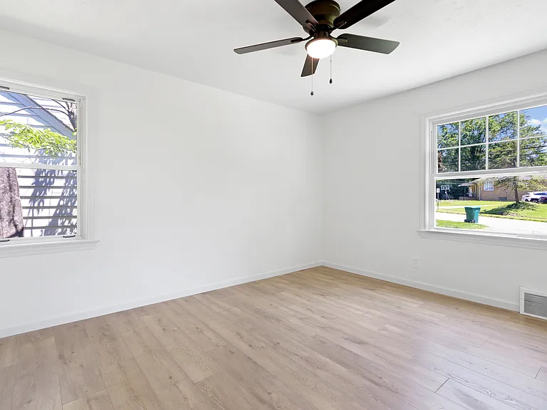 18601 Harlan Dr — Photo 7