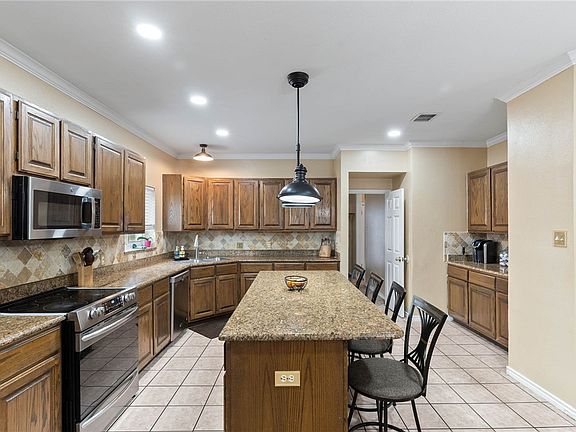 4th image of 6521 Hunt Dr