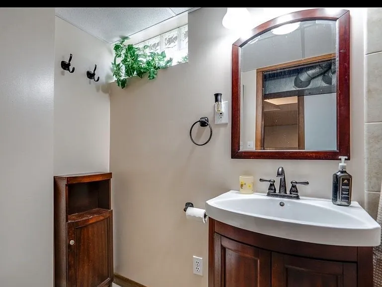 2048 Congo St — Photo 10